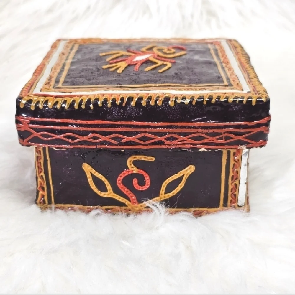 Vintage Woven Rattan Wicker Trinket Box with lid colorful , Handmade In INDIA